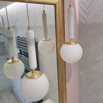 Mała lampka szklana kula marmur Torrano biała